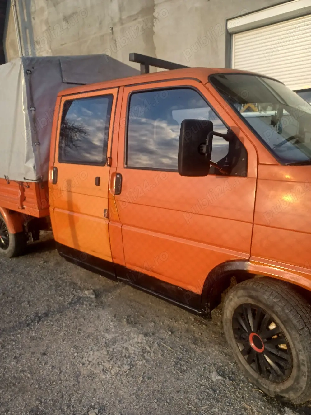 Transport marfa cu camioneta.