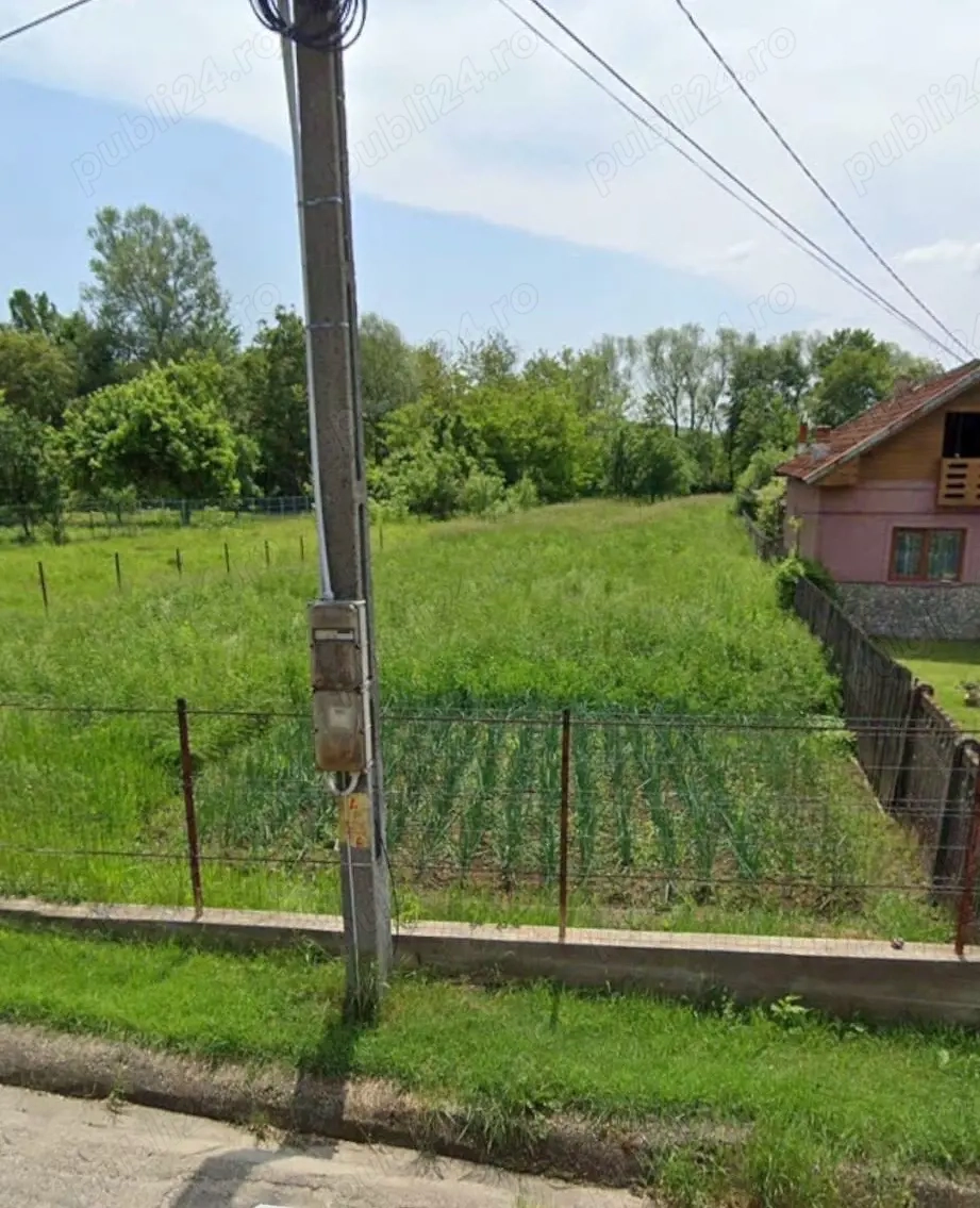 Teren intravilan de vanzare 