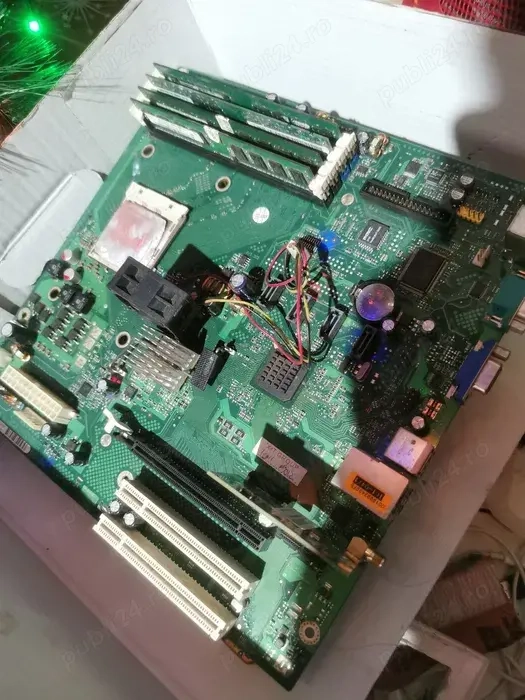 Două plăci de bază veche