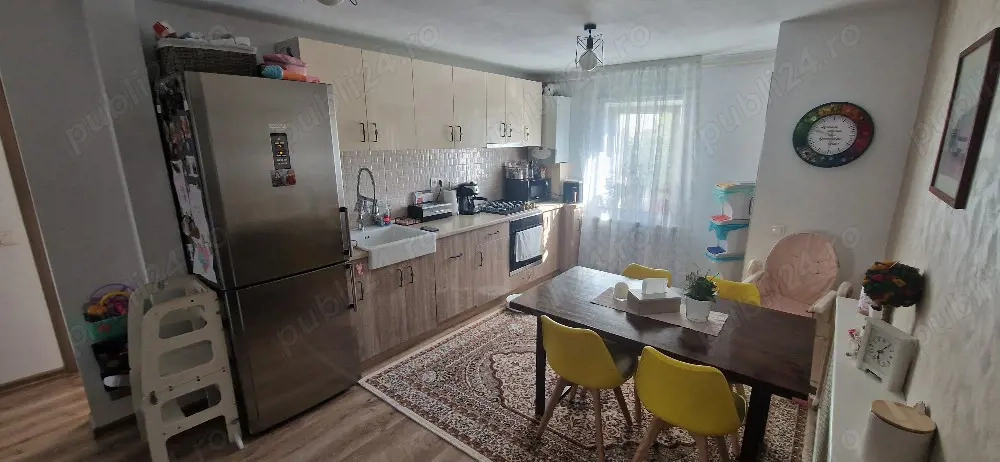 Vand apartament cu 3 camere