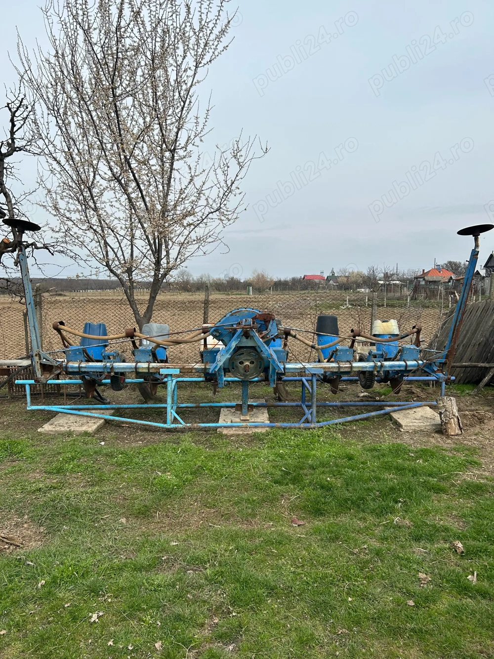 Semănătoare de porumb fabricată in 1997 la Piatra Neamț