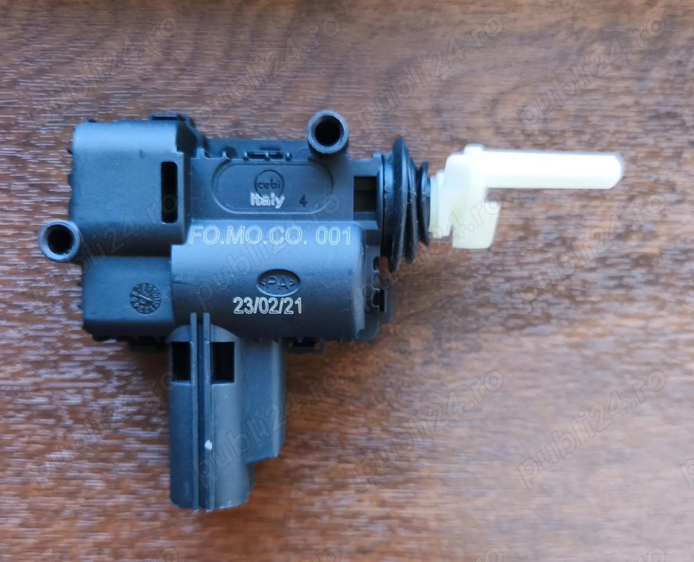 Motoras blocare usita rezervor