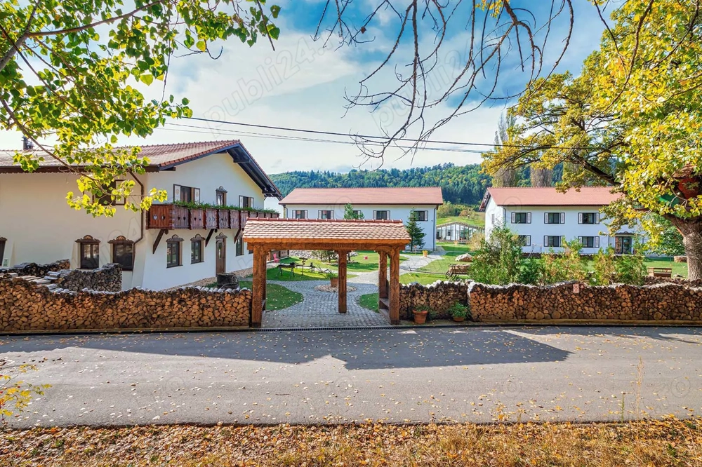 Wolkendorf Hotel angajeaza receptioner