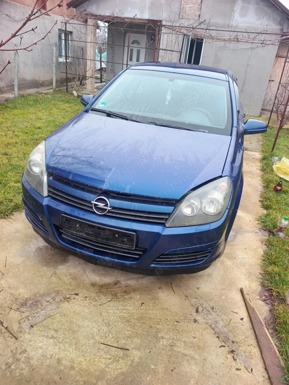 Dezmembrez opel astra h an 2004