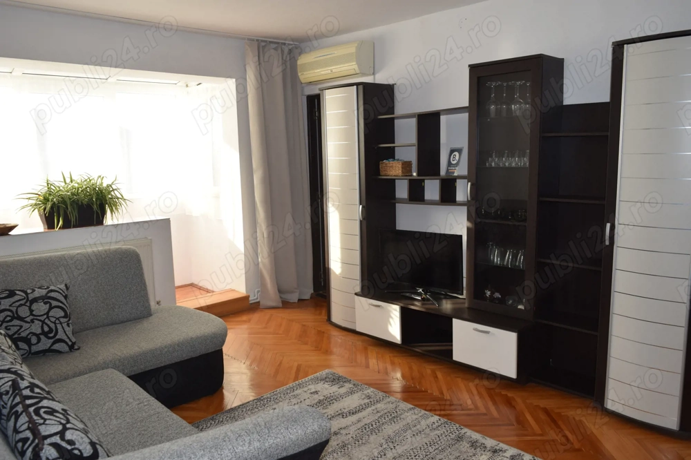 Proprietar vand apartament 3 camere, 50 mp utili + balcon, zona Spitalul Judetean Timisoara 95.000 E
