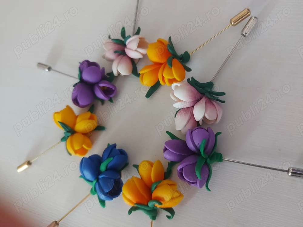 Martisoare modelate manual