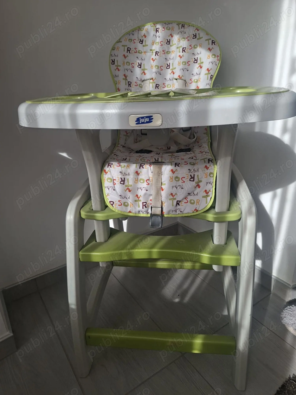 Vând masă și scaun 3 în 1 și scaun auto 