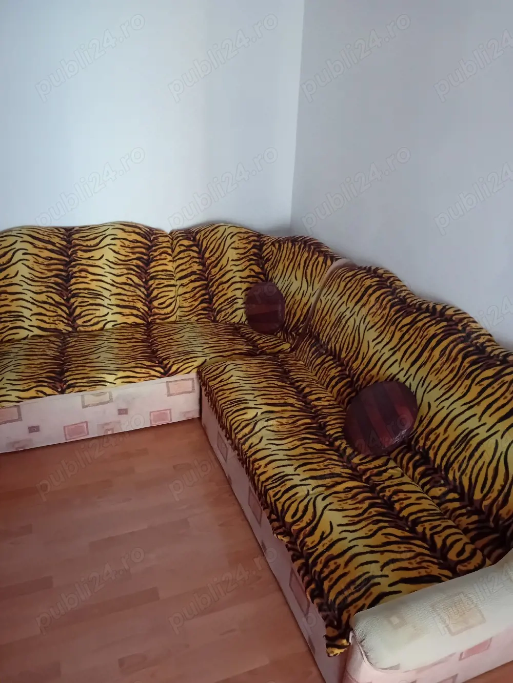 Vand coltar 180 160 extensibil, cu lada depozitare.. Foarte putin folosit. 