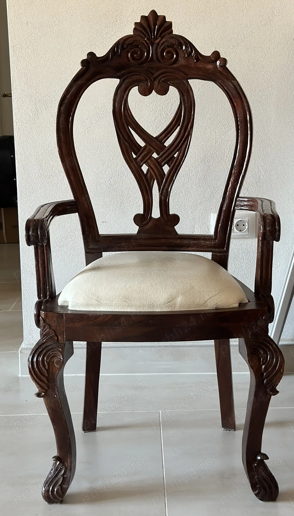  Opt scaune superbe din lemn masiv si piele alba