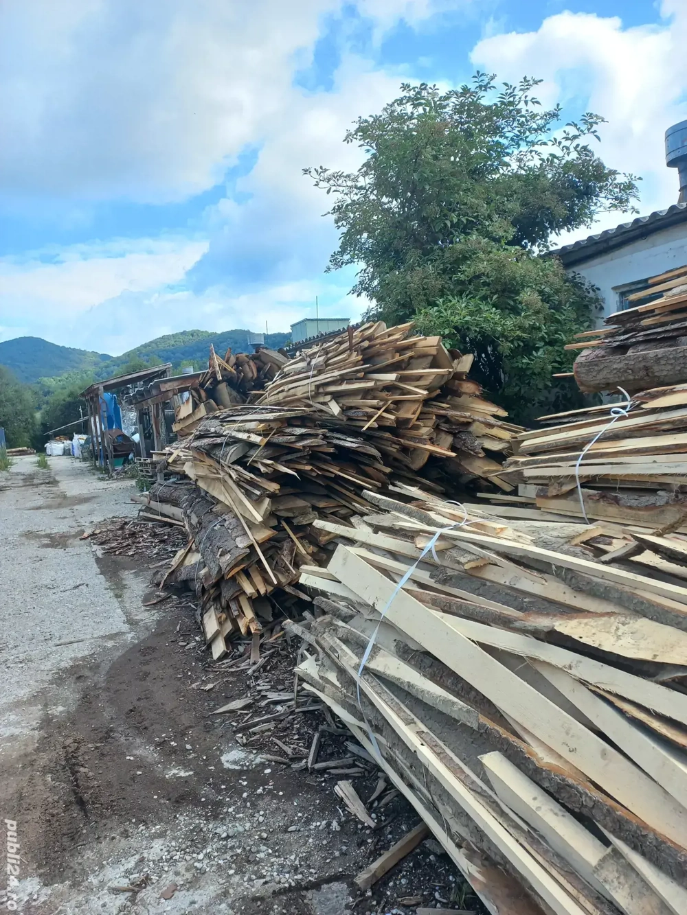 Lemn de foc din laturoaie de rasinoase