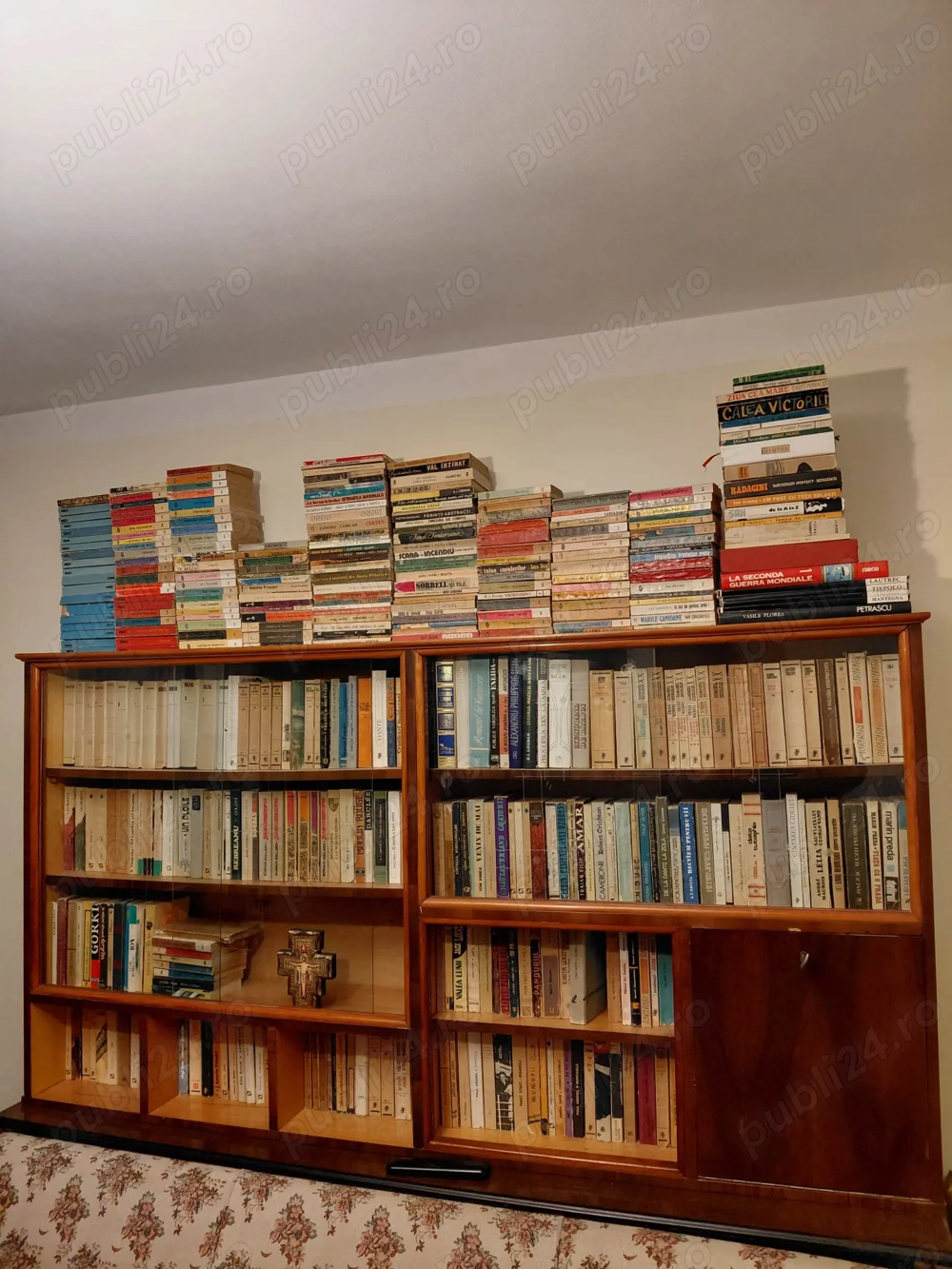 Vand carti si tablou