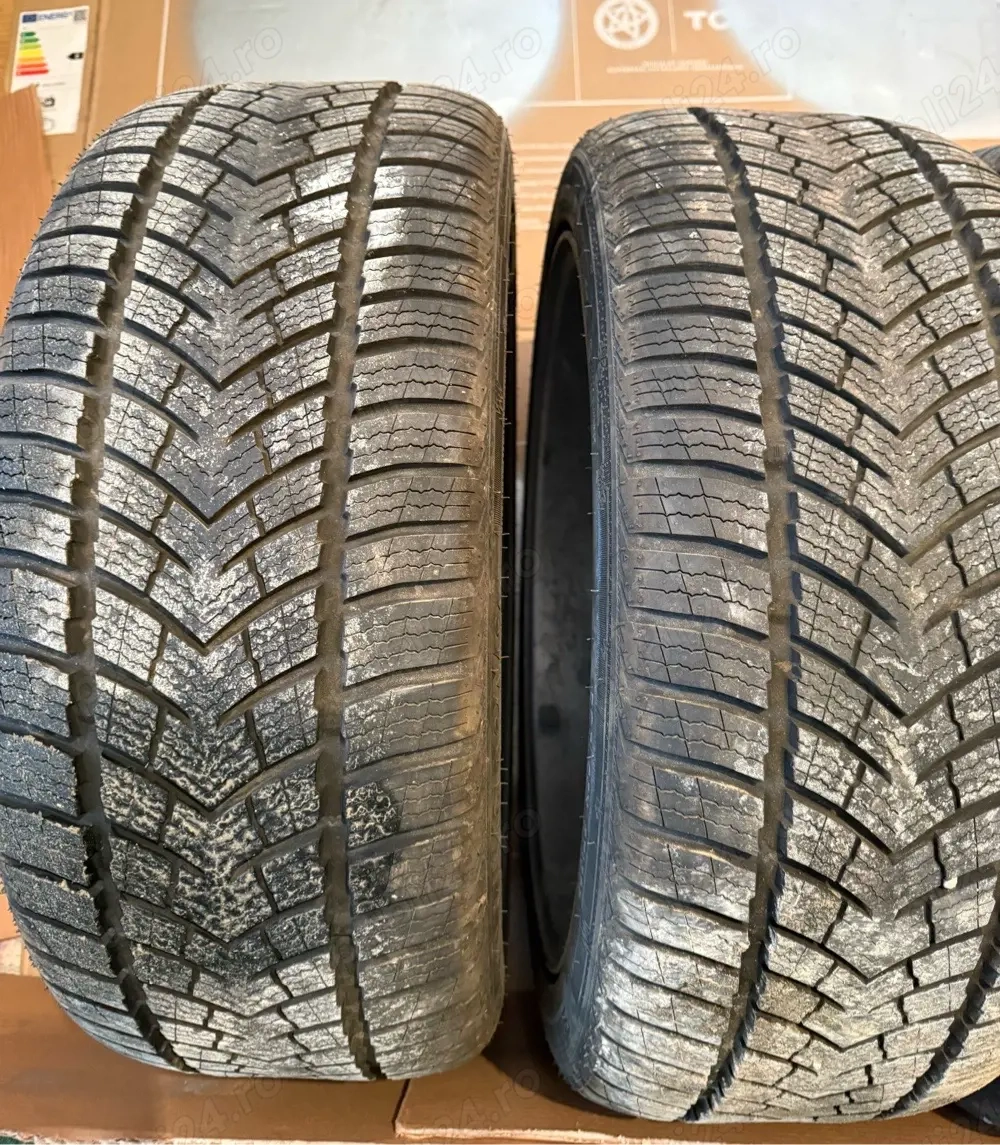 Vand doua seturi de cauciucuri 1 de iarna noi si 1 de vara .