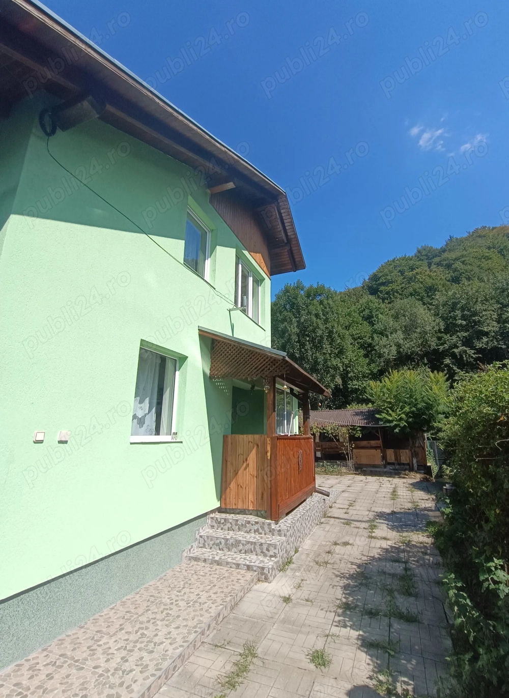 Vand casa, zona turistica Dejani, jud Brasov