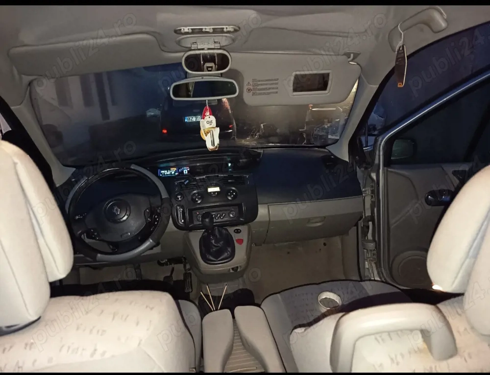 Vând Renault scenic 2004