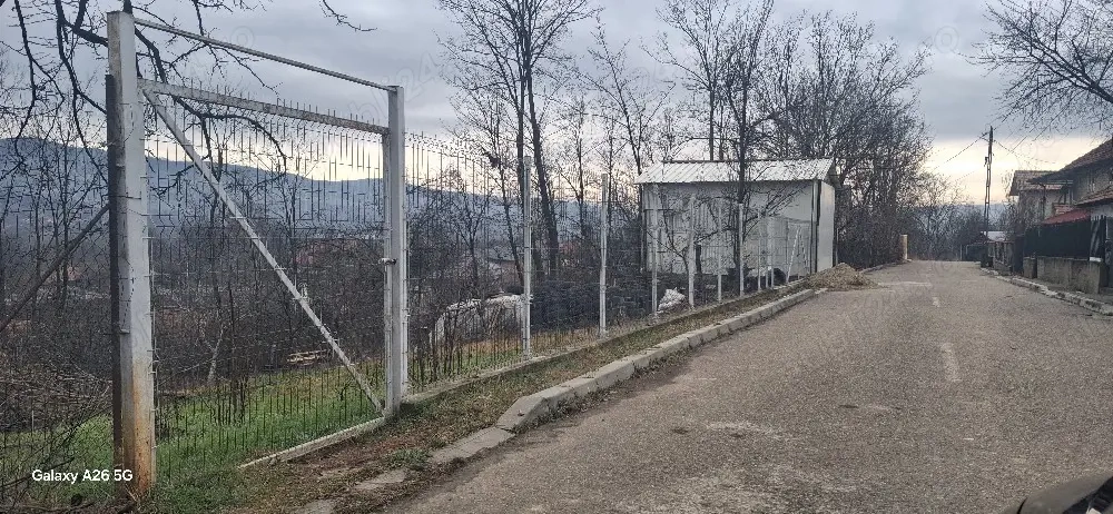 Vând teren intravilan 