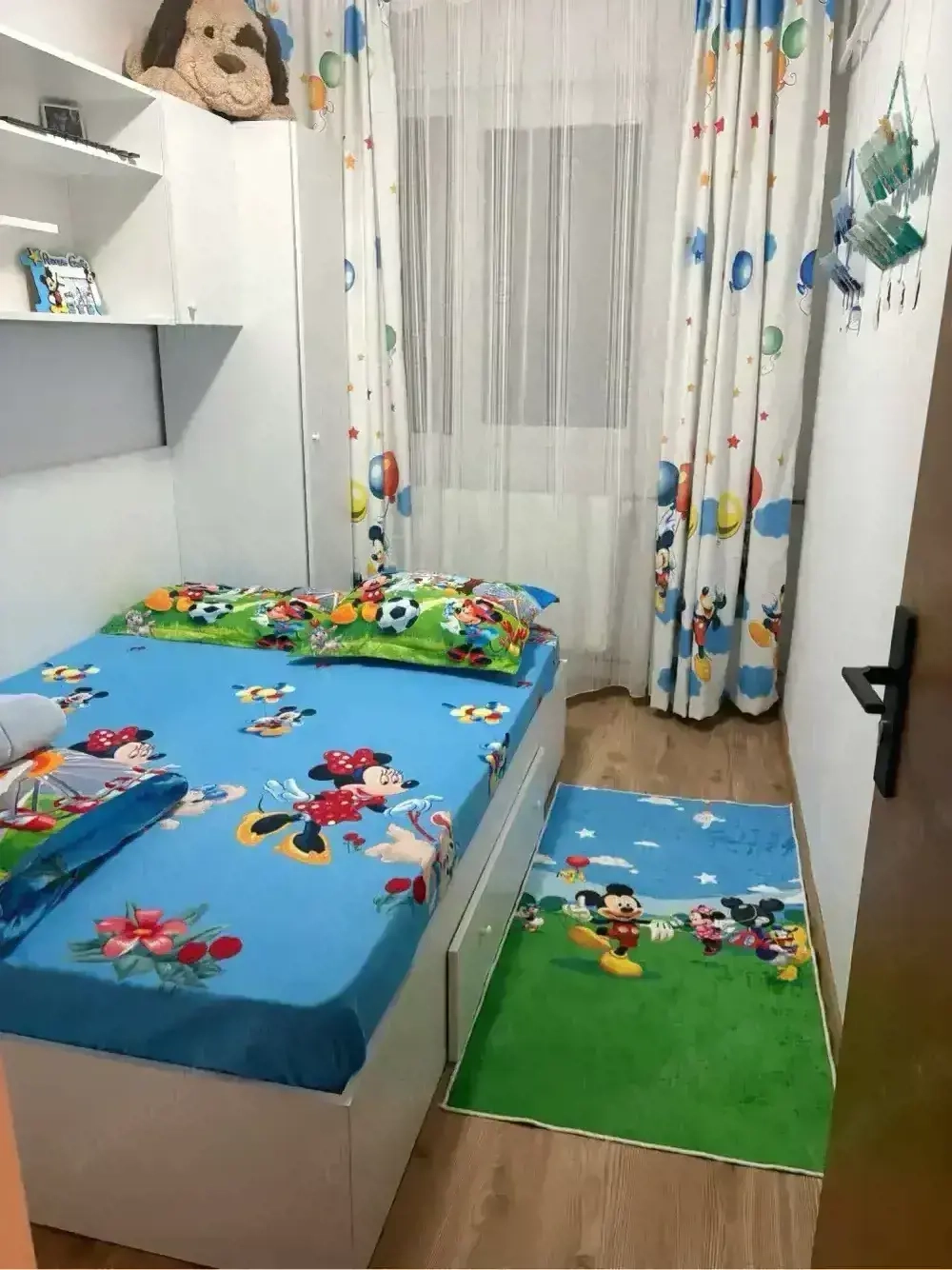 Vand apartament 3 camere , Trivale 