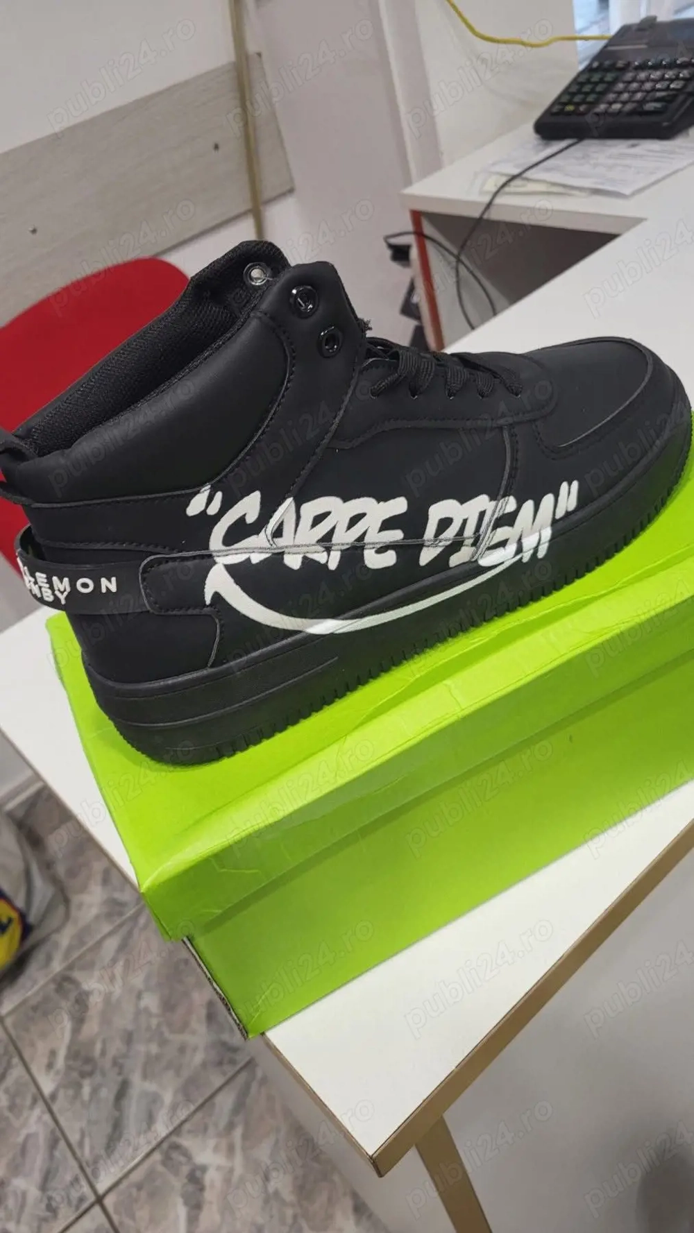 Incaltaminte si pantaloni tip vagabond