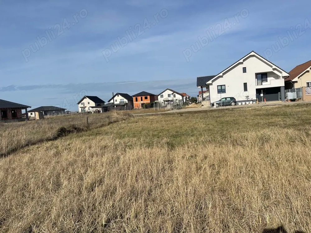 vand teren intravilan Cihei 470 mp front stradal 18 m