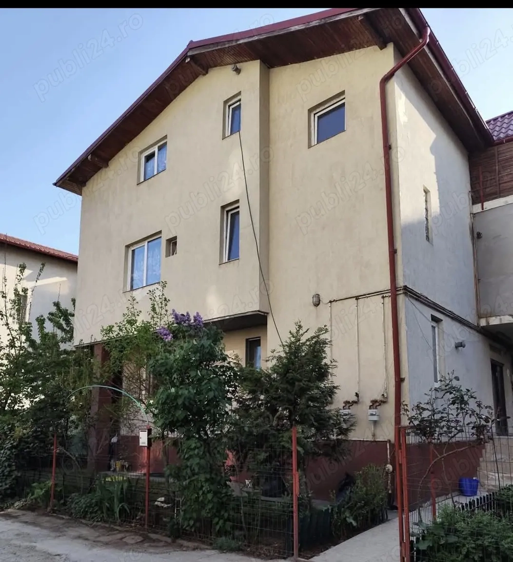  Apartament în vila cu 2 etaje,situat la mansarda,spațios, perfect pentru o familie mare cu 2-3 copi