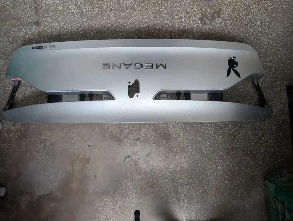 Ornament capotă portbagaj Renault Megane 4, sedan, phase 2. 