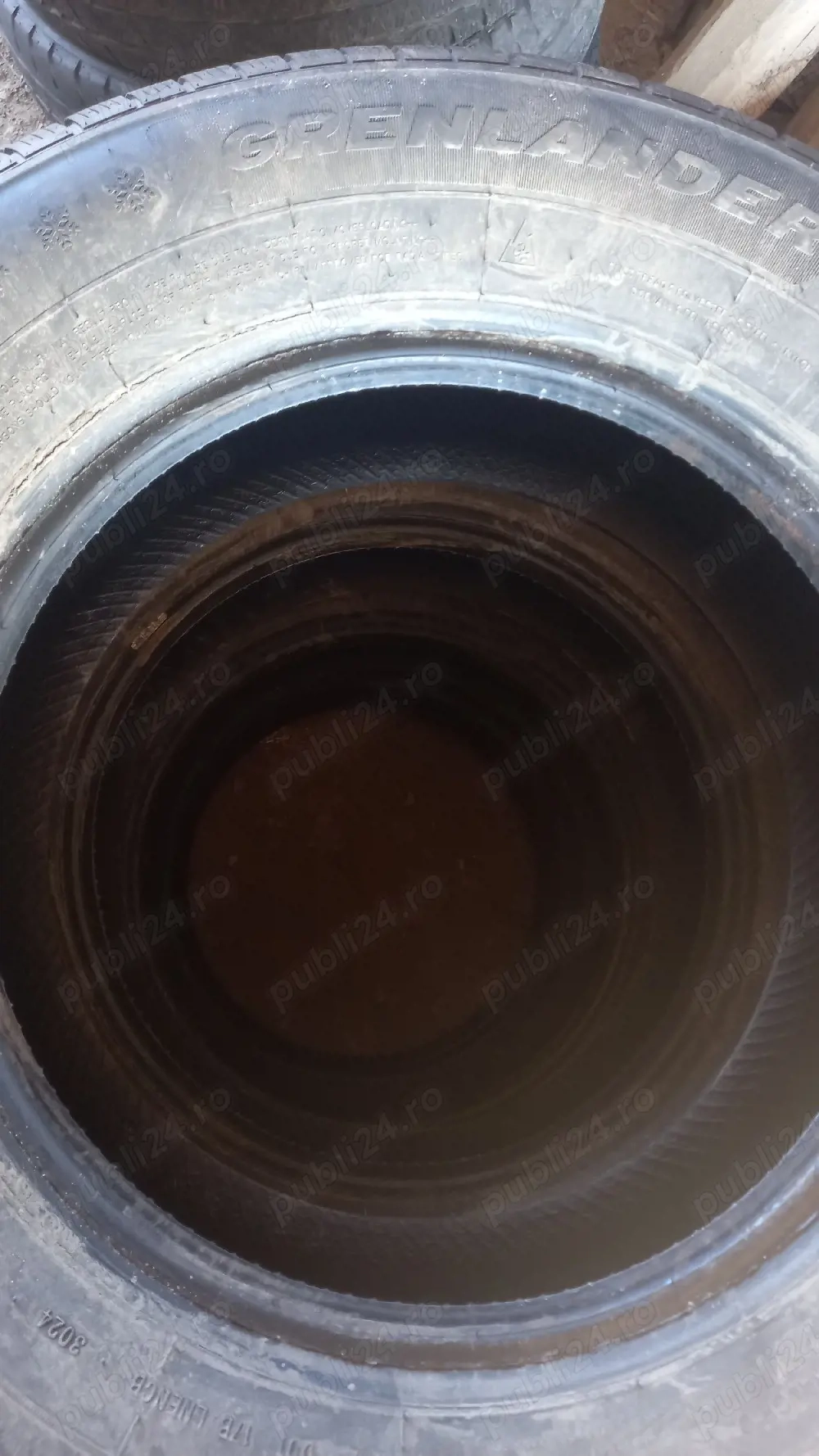 Cauciucuri de vânzare. 