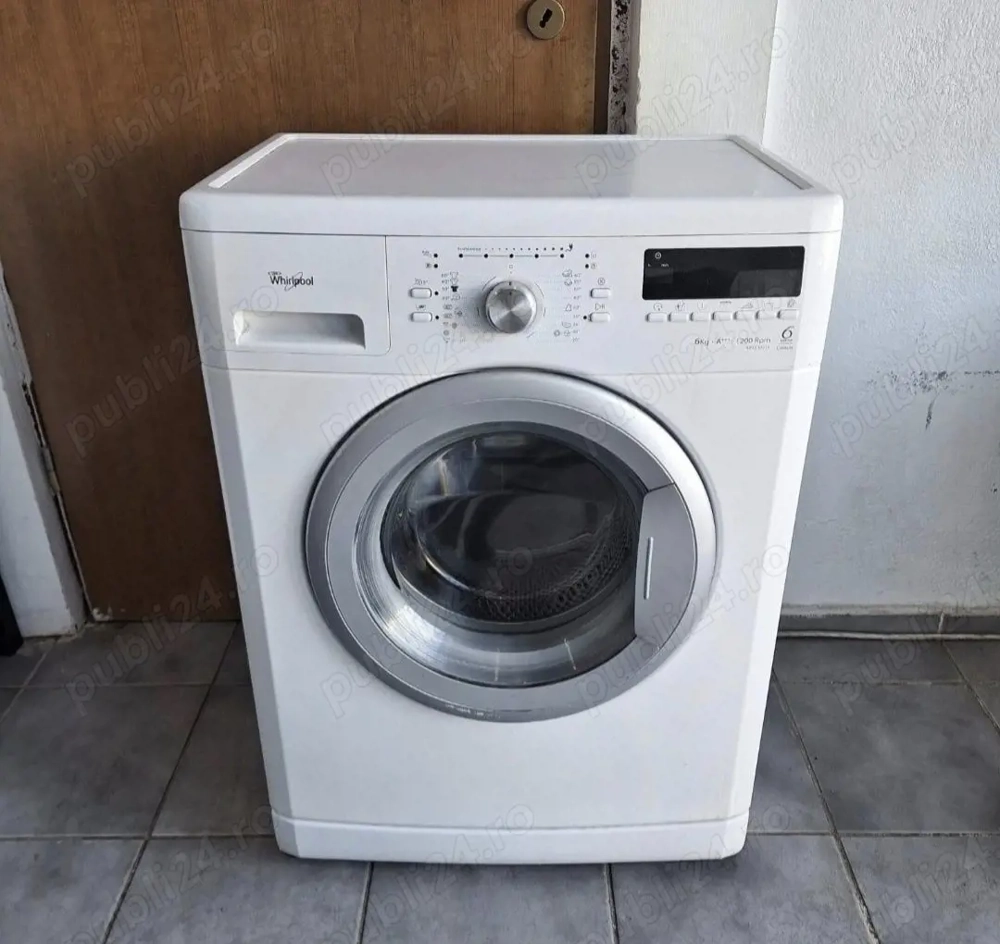 masină de spălat rufe automată Whirlpool. 