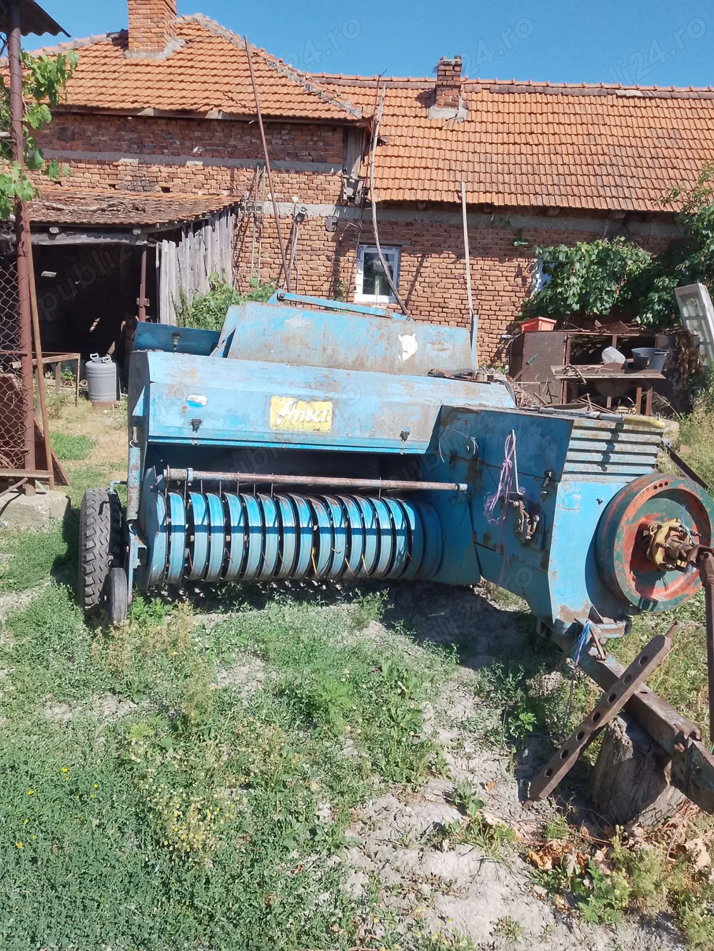 Vând presa de balotat 