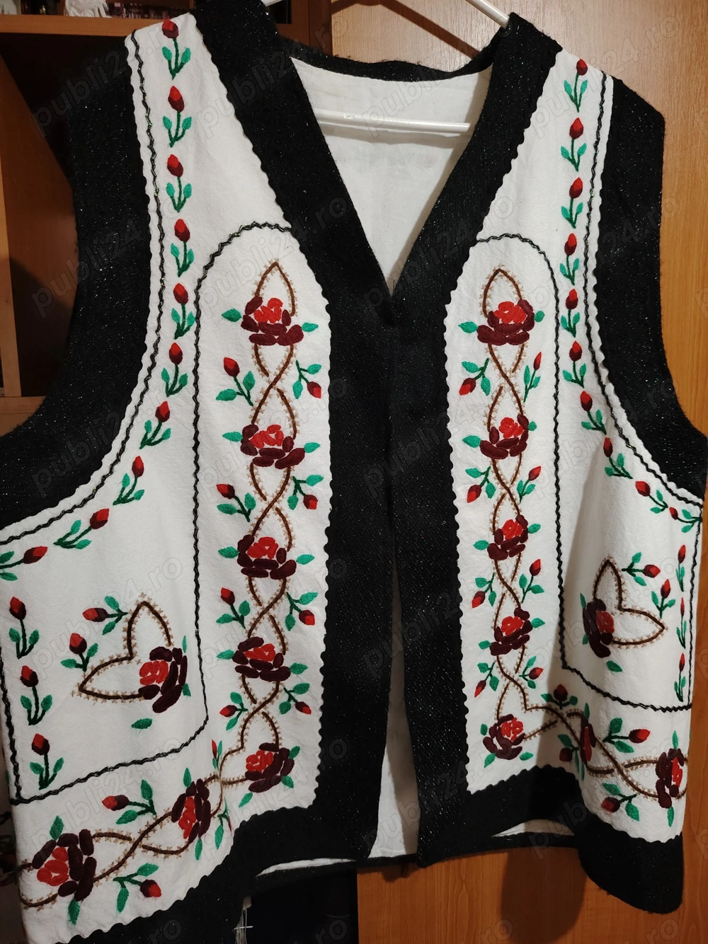 Vând bundita făcută manual