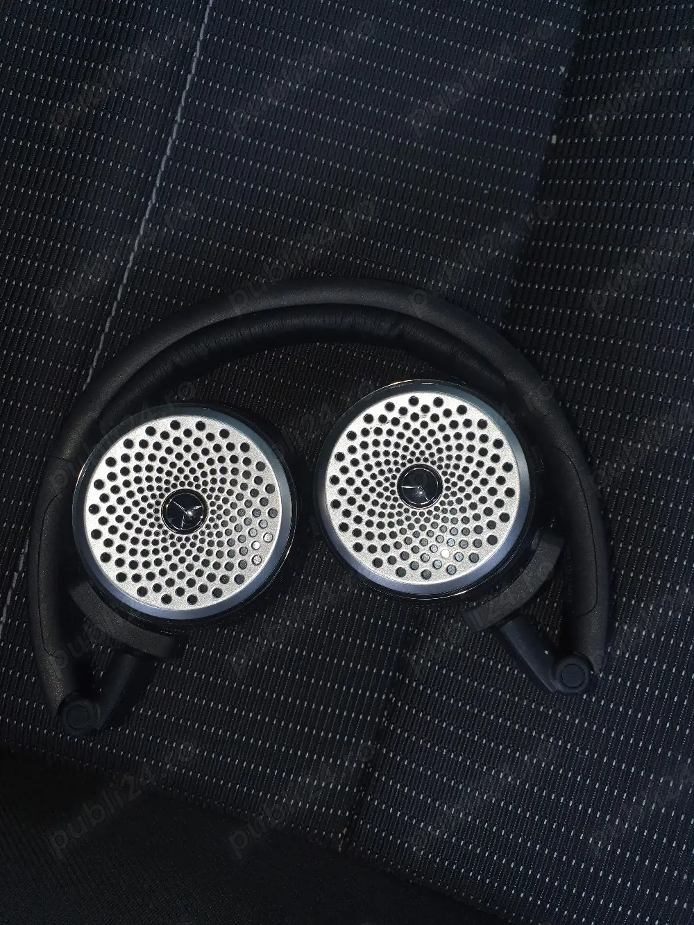 Vand casti AKG pt Mercedes