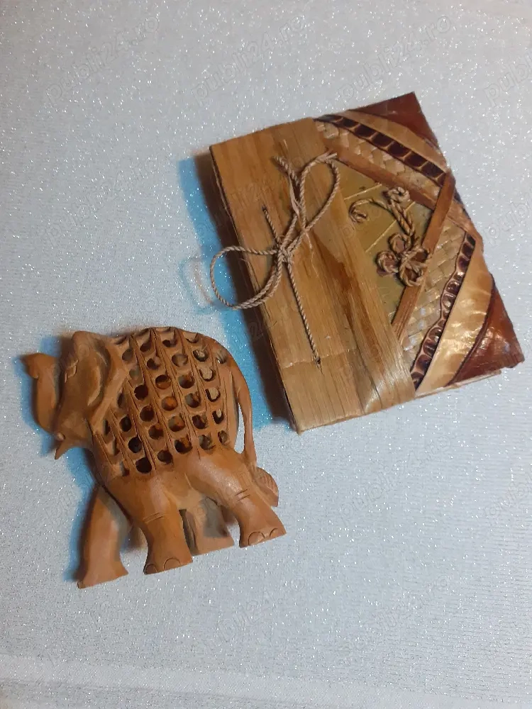 Set sculptura din lemn elefant in elefant cu mini agenda din bambus
