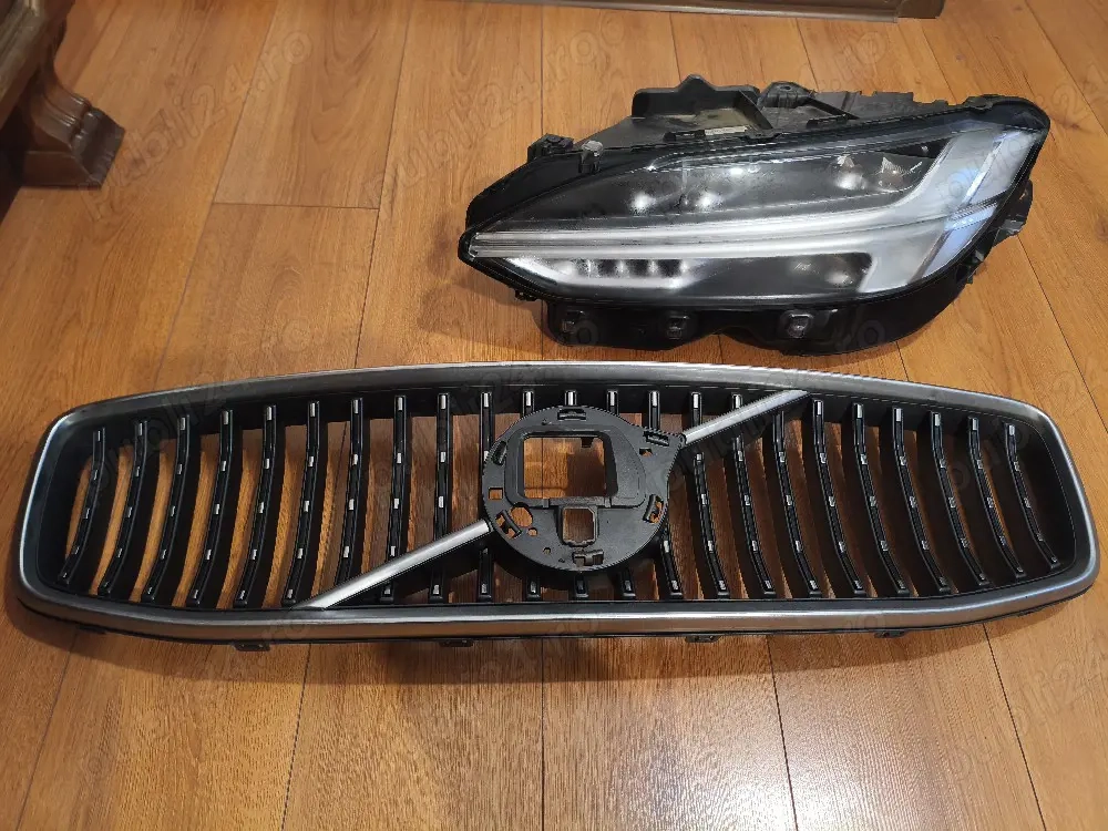 Far stanga full led adaptiv Volvo S90 V90 an 2016-2020. In perfecta stare are o clemă ruptă. Și Gril