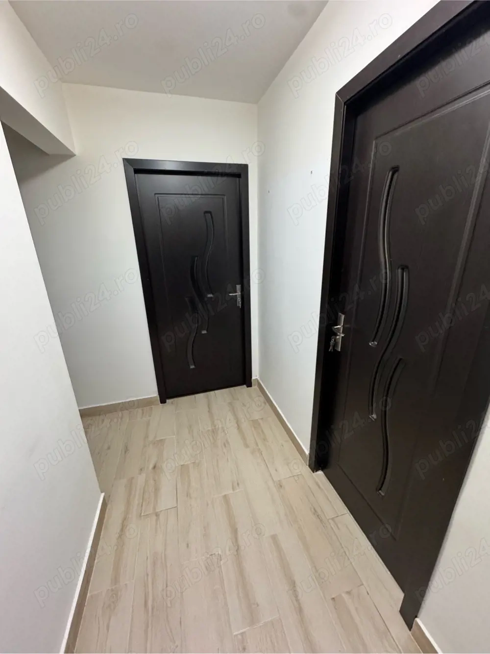 inchiriez apartament 3 camere , zona Kiseleff, centrala pe gaz
