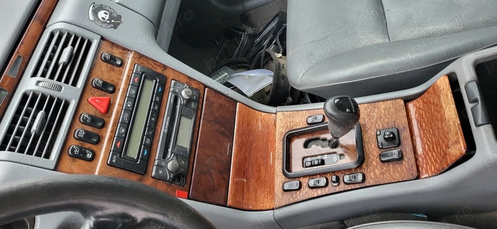 Dezmembrez Mercedes w210