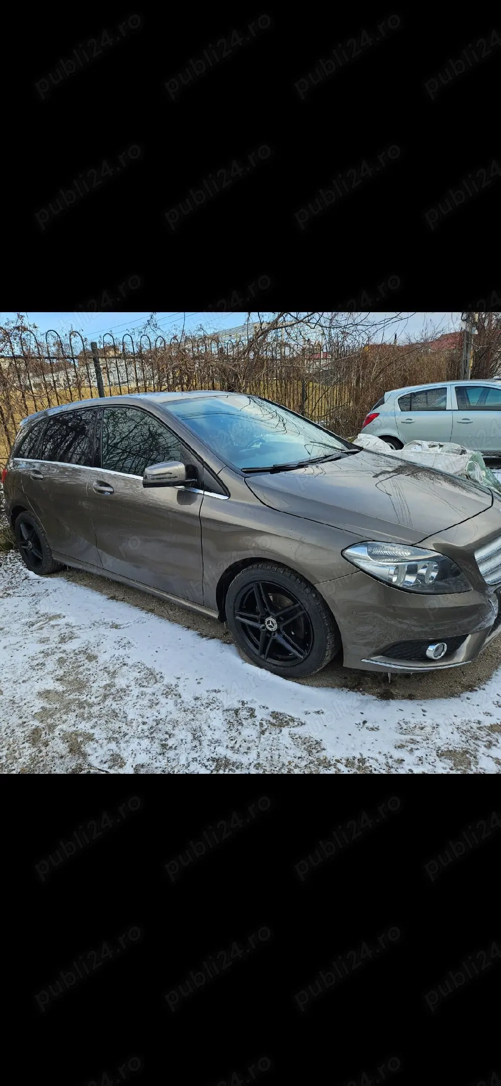 Vând autoturism Mercedes Benz B200, benzină 1,6l, cutie automată, an 2012, cu motor defect