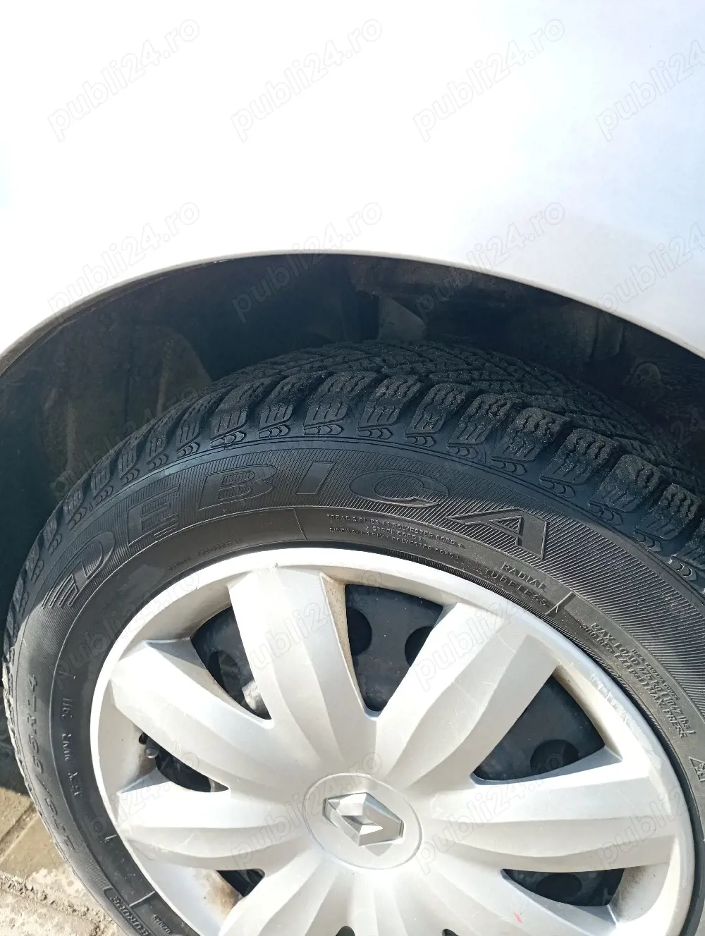 Vând Renault Clio 1,4 benzină din 2008 120,000 km 1550& neg.