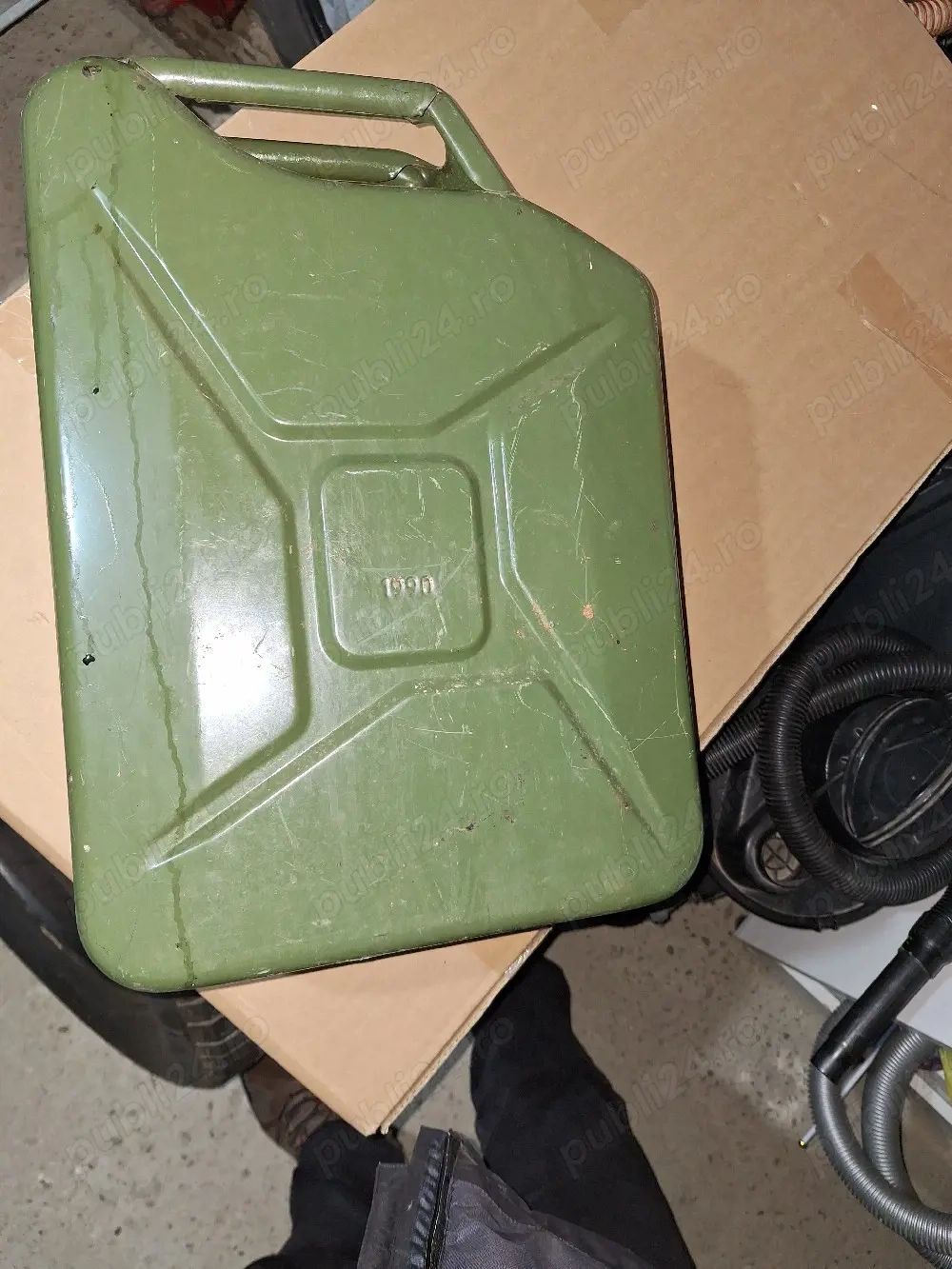 Vând canistră benzină