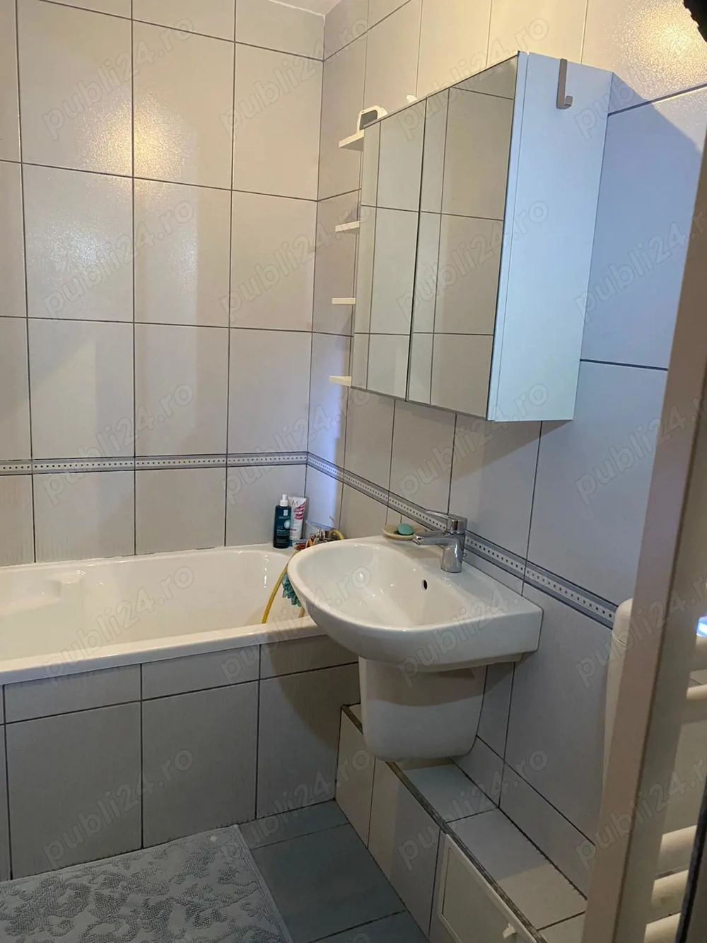 Apartament 3 camere, decomandat 79 mp total, etj 3 din 4, zona Drumul Sarii, 13 Septembrie