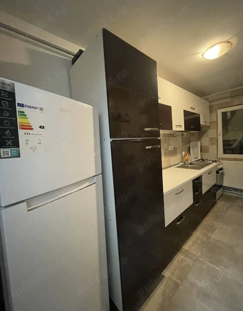 Apartament cu două camere, complet mobilat și utilat.