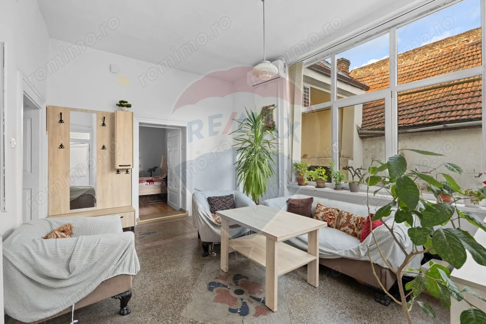 Casă cu 3 camere + teren 342 mp de vânzare - zona Boul Roșu