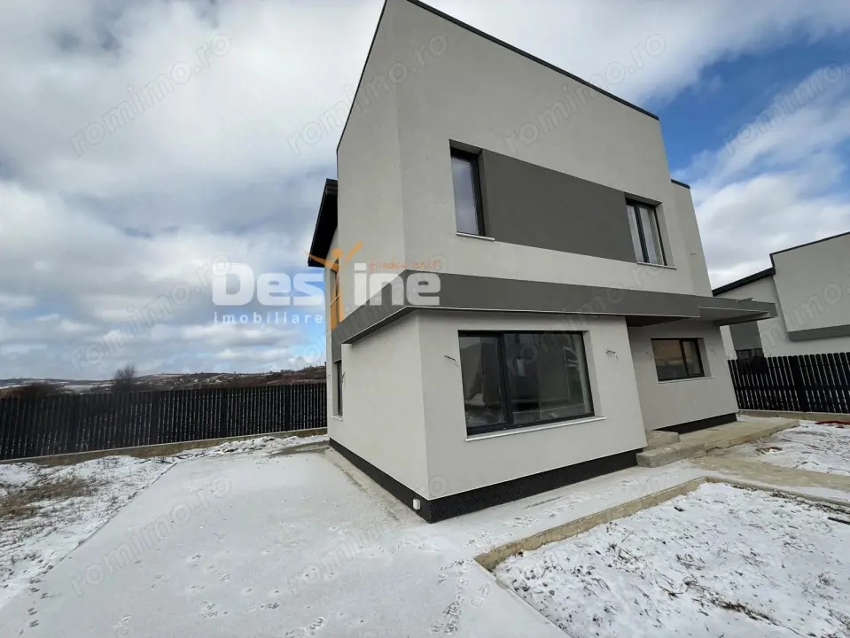 Casa individuala cu etaj, 4 camere, teren 396 mp, drum privat