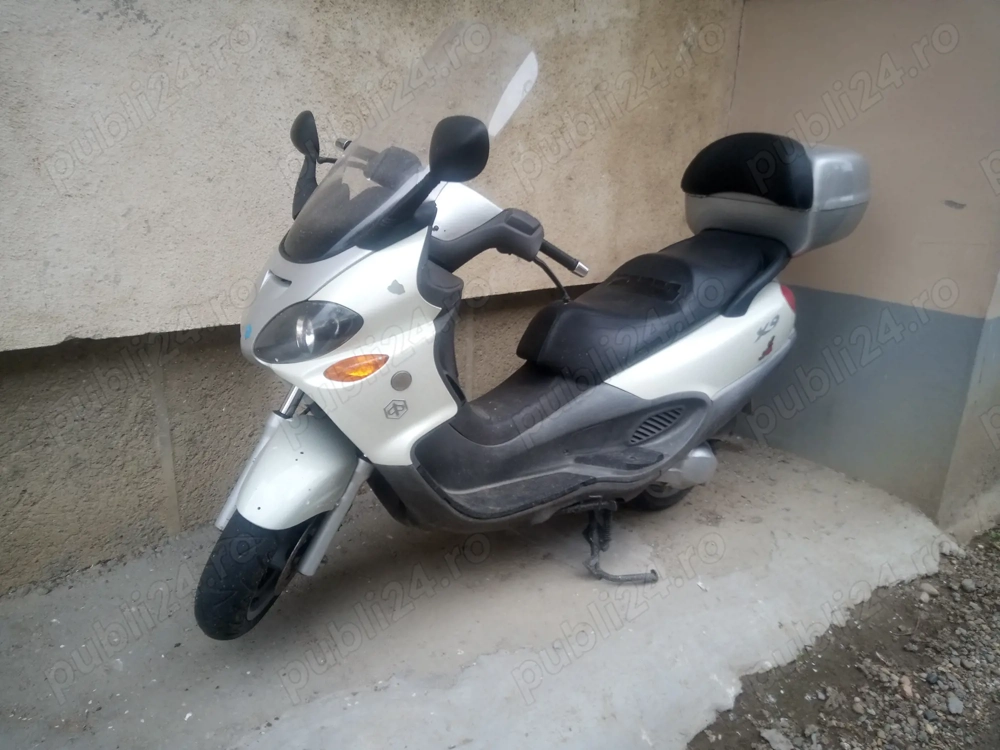 Vând Scuter Piaggio 250 an 2003 înmatriculat stare buna