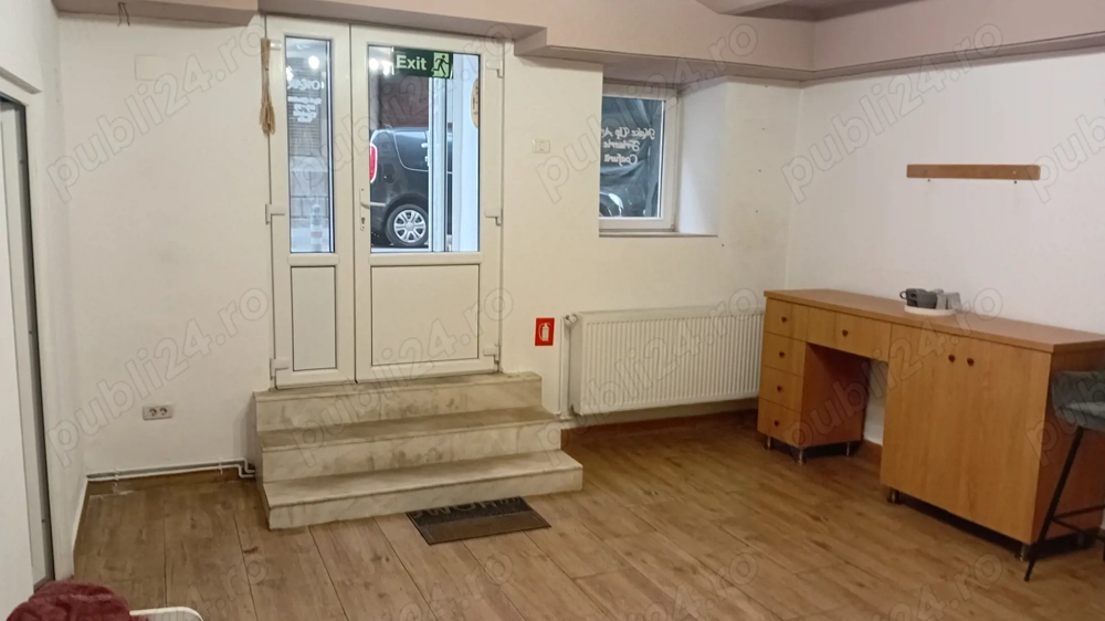 inchiriez spatiu zona centrala (p-ta mica)