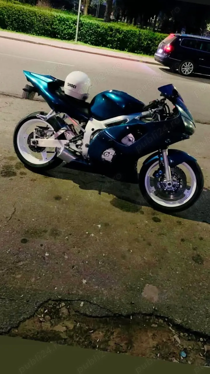 Vând yamaha R6 an 2000 