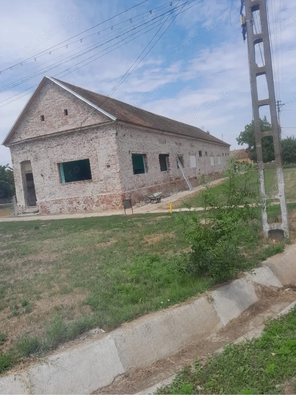 Casa mare 600mp utili pe teren 1800mp