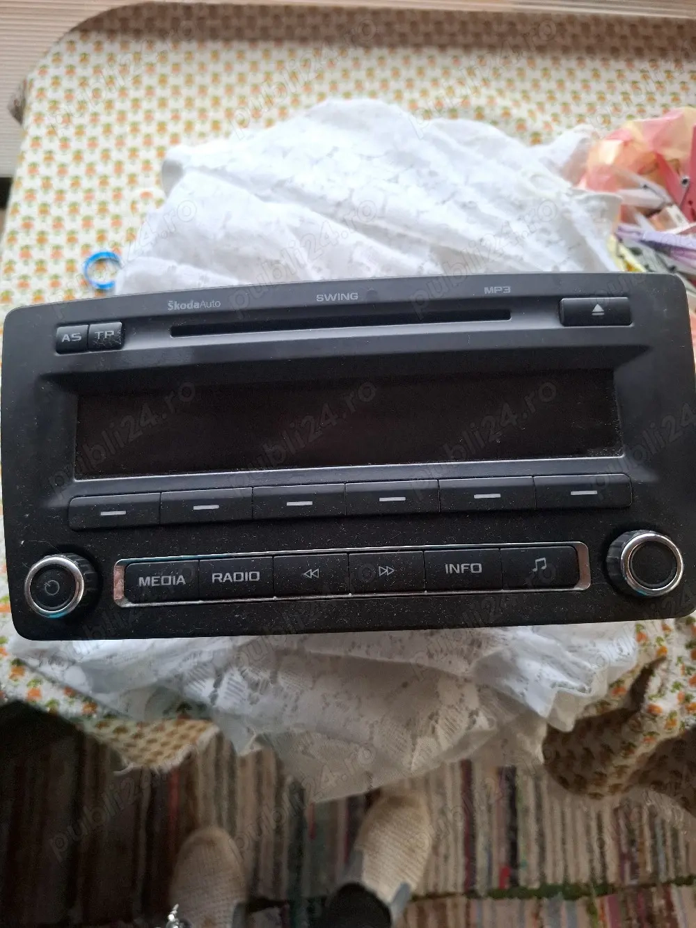 Vând radio-cd