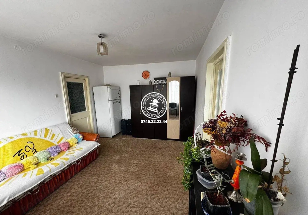 Apartament 3 camere de vanzare, Podu Ros