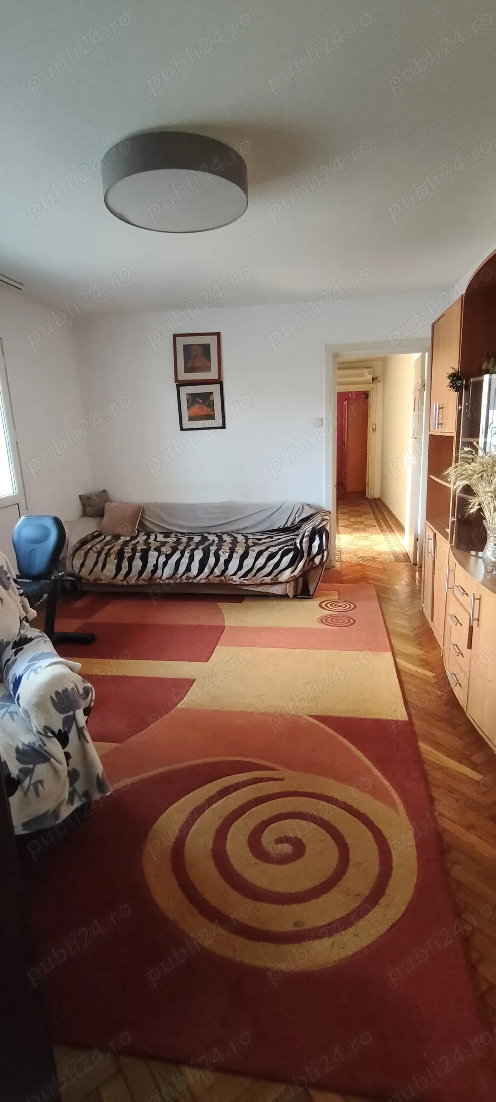 Proprietar, vand ap cu 3 camere, semidecomandat, parter