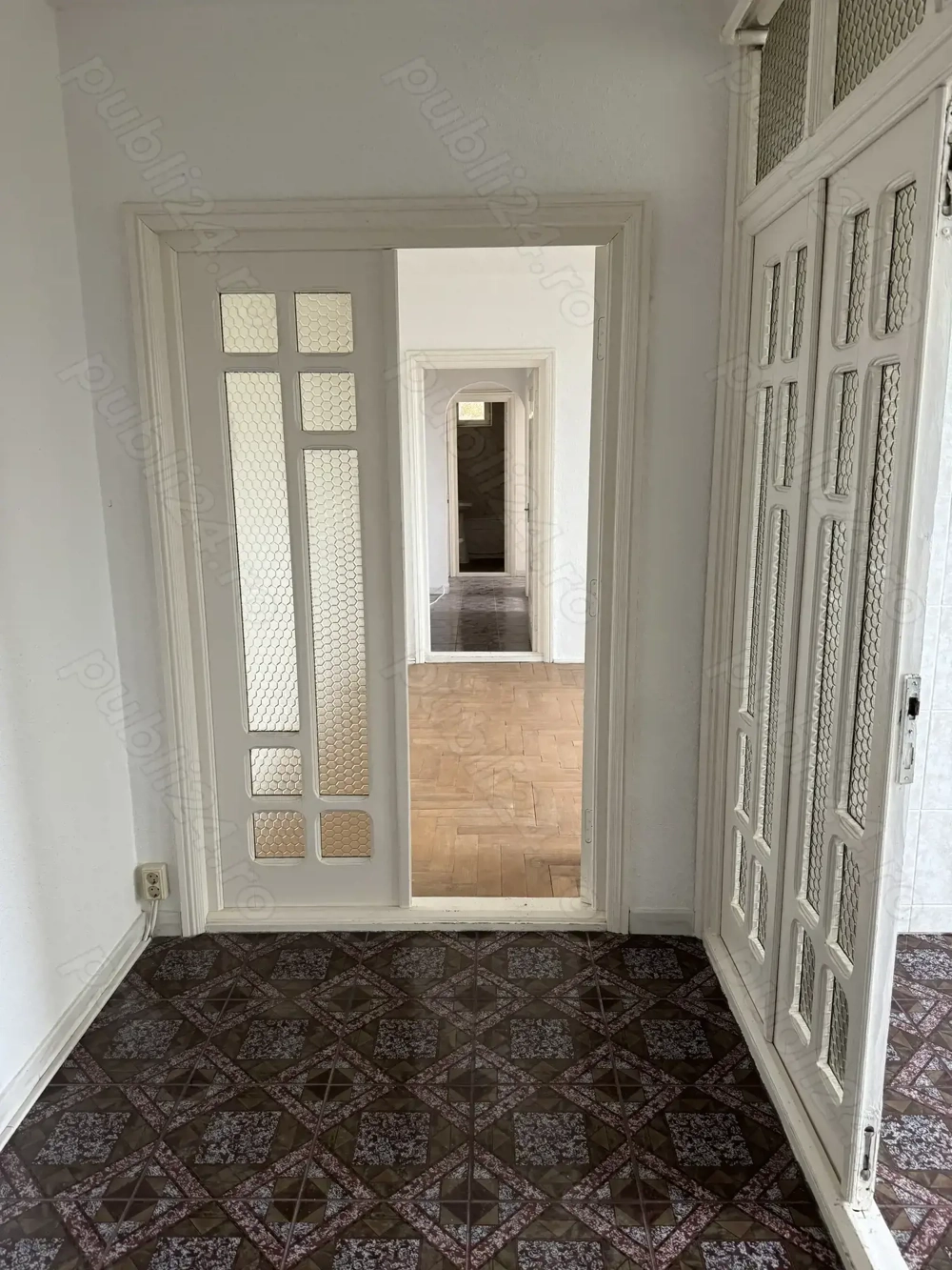 Vand apartament cu 4 camere