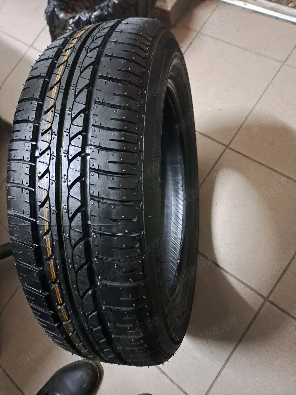 vând cauciuc Bridgestone