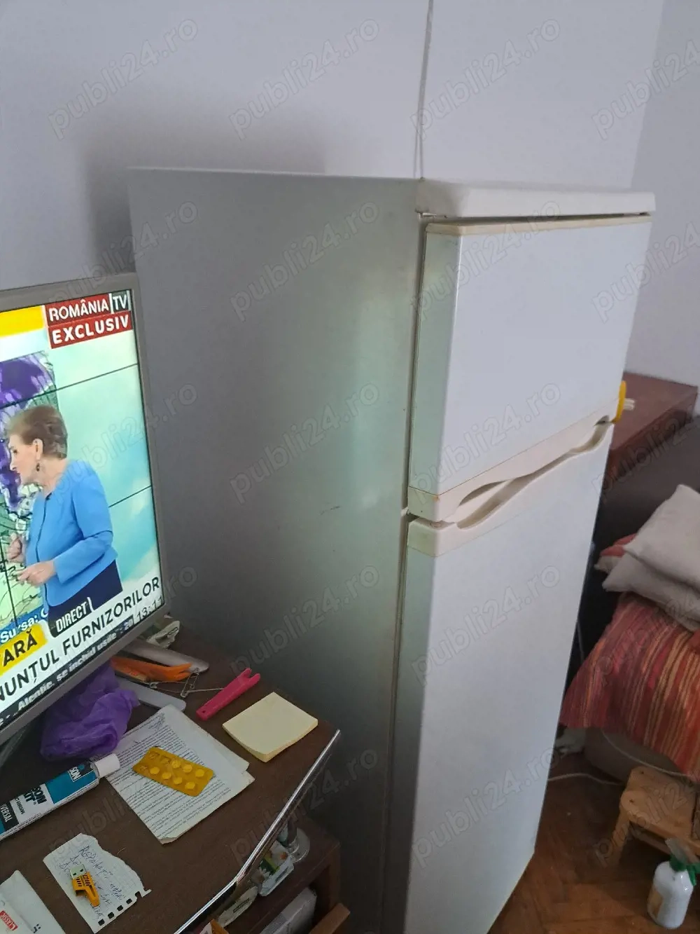 vind frigider cu congelator sus. 